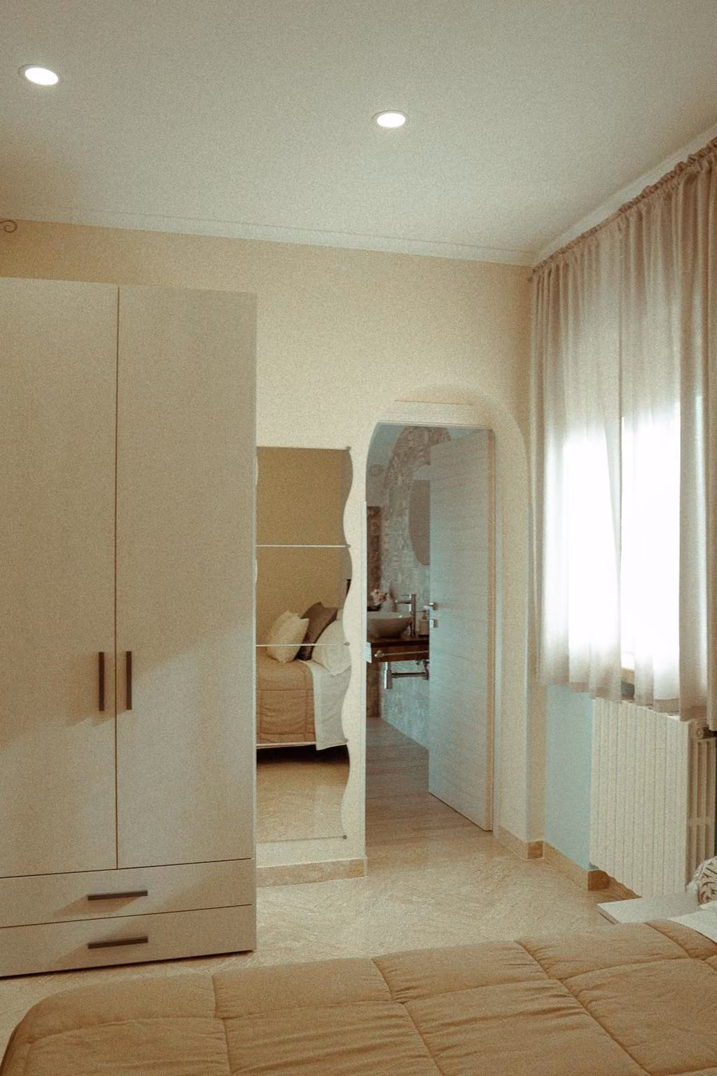 Dettaglio del letto in una camera